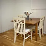 Os - Sentrumsnaert Og Fredelig *