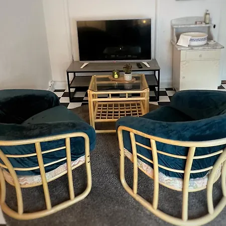 Os - Sentrumsnaert Og Fredelig Appartement Halden