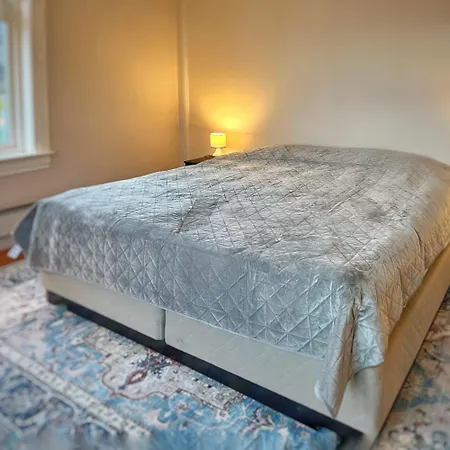 Os - Sentrumsnaert Og Fredelig Halden