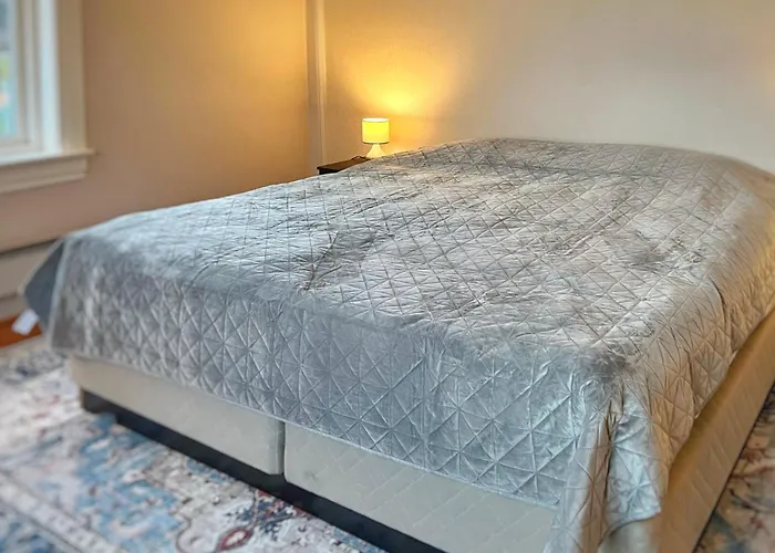 Os - Sentrumsnaert Og Fredelig Halden