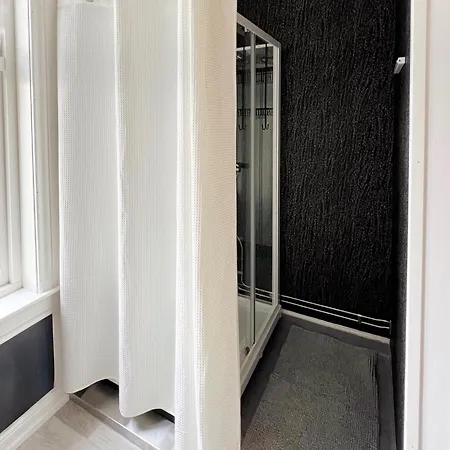 Os - Sentrumsnaert Og Fredelig