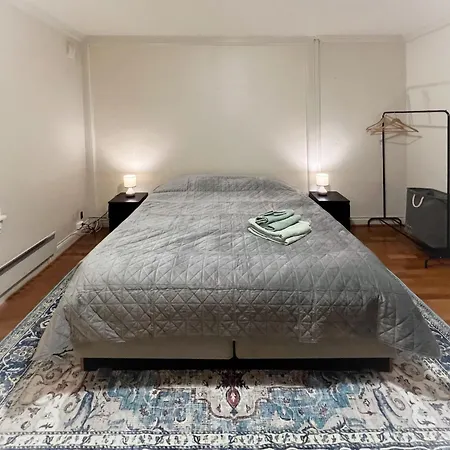 Os - Sentrumsnaert Og Fredelig Halden