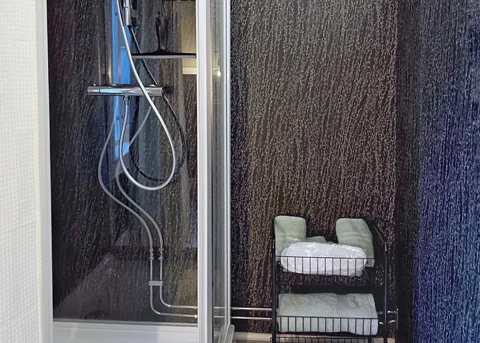 Os - Sentrumsnaert Og Fredelig * Halden